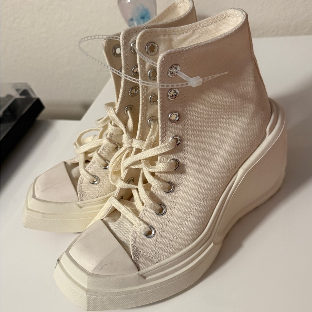 Stylish Cream High-Top Women's Sneakers Converse